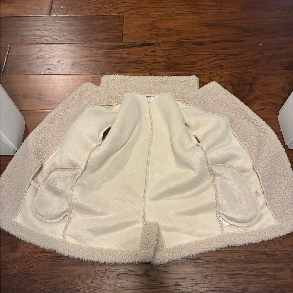 Tahari Girls' Sherpa Double-Breasted Lined Winter Coat -EUC - Picture 3 of 4